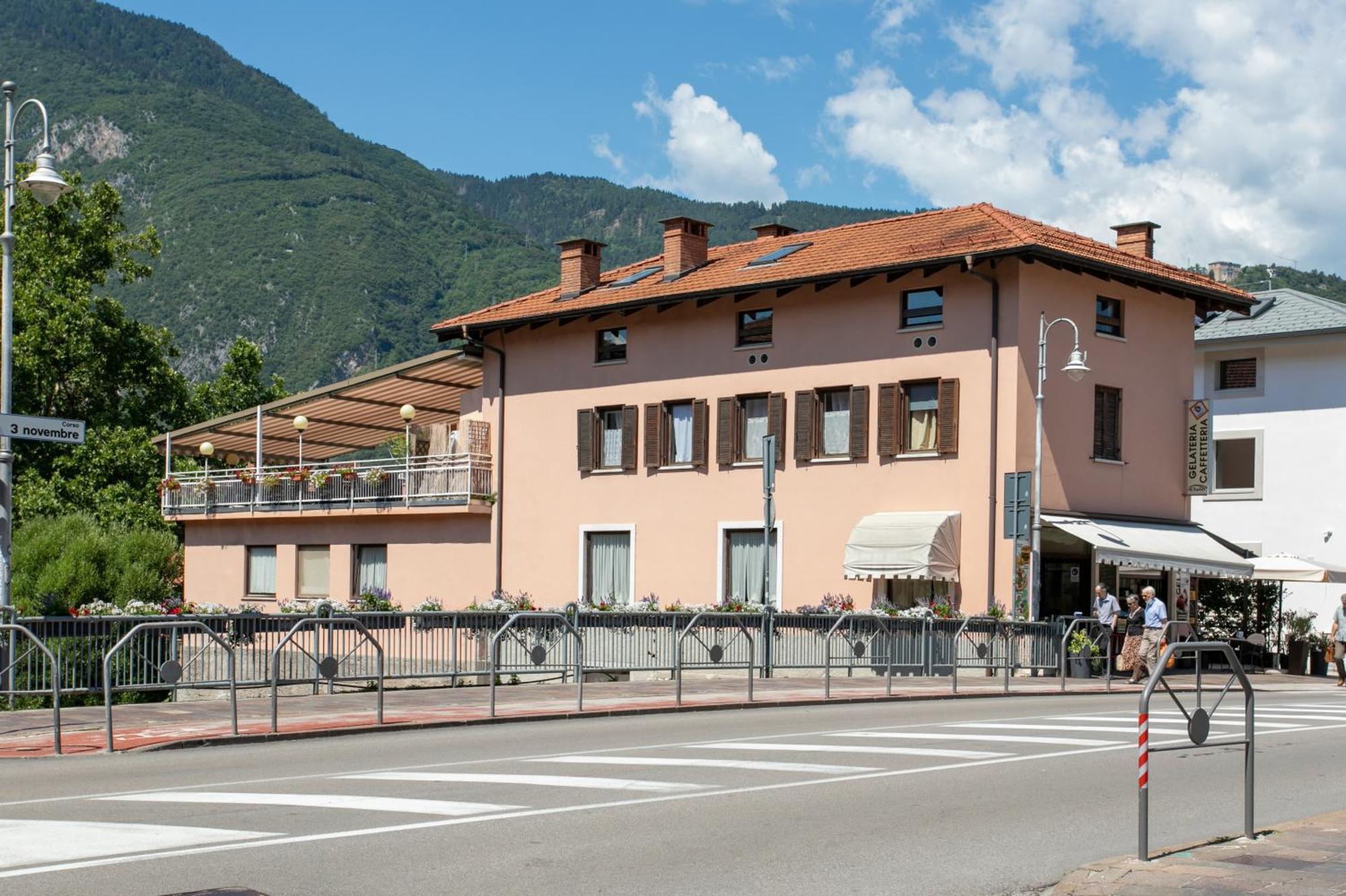 Appartamento Grande Al Ponte. Situato Vicino All'Ospedale, Al Parco E Al Centro Citta Trento Kültér fotó